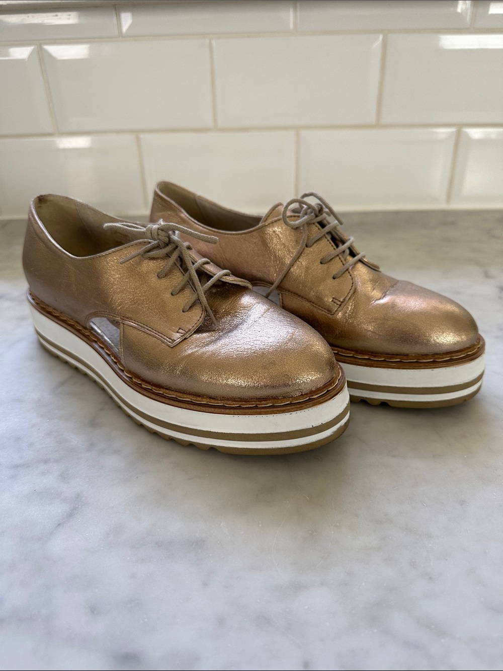 Summit by White Mountain Belinda Metallic Gold Platform Oxford Shoes 37- Women's
